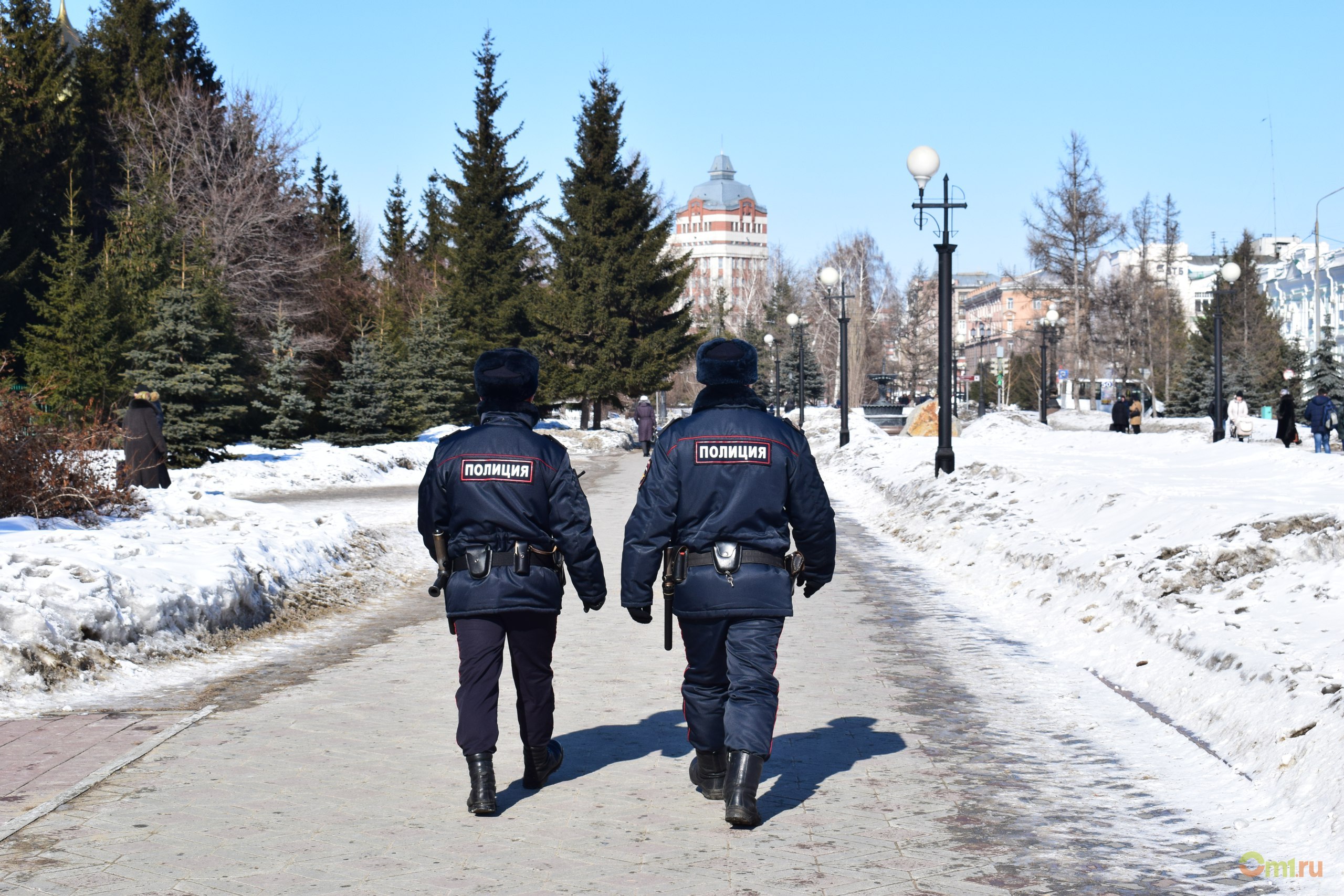 Полиция зимние. Полиция зимой. Полицейский зима. Полиция Екатеринбург зима. Полиция зимой издалека.