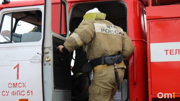 В Омске пять пожарных машин отправились тушить несуществующий пожар