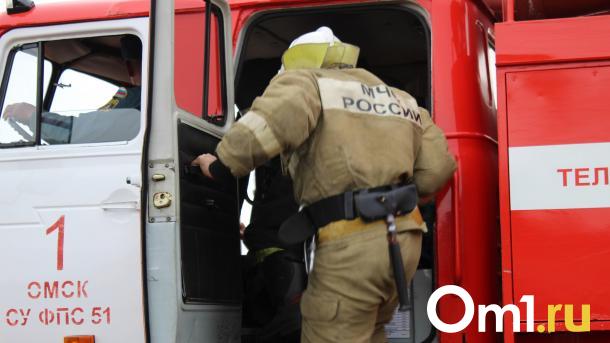 В Омске пять пожарных машин отправились тушить несуществующий пожар