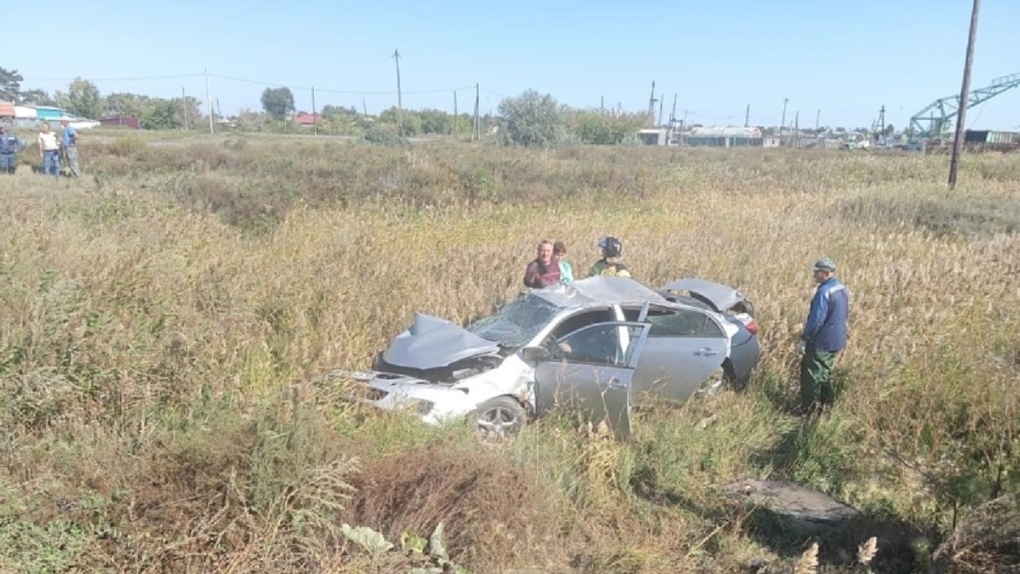 Водитель погиб на месте: поезд протаранил иномарку в Новосибирской области