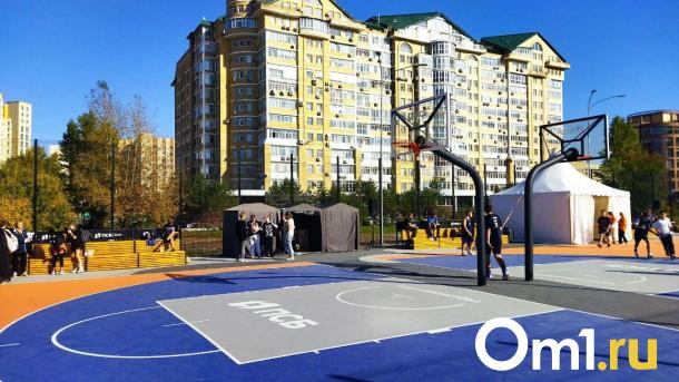 Виталий Хоценко открыл Центр уличного баскетбола в Омске