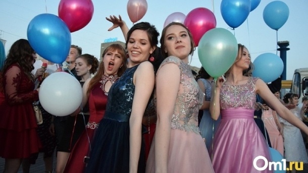 Спасибо выпускникам. Один день омичи проведут без ковидных ограничений