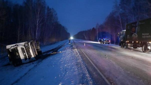Опубликованы кадры жёсткого ДТП с маршруткой и фурой под Новосибирском