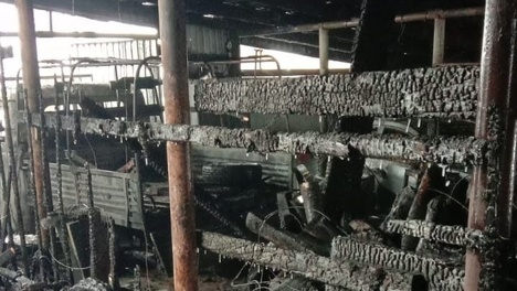 Под Омском сгорел гараж с двумя автомобиля