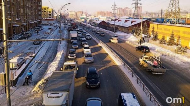 Пробки в Новосибирске достигли 8 баллов вечером 17 декабря