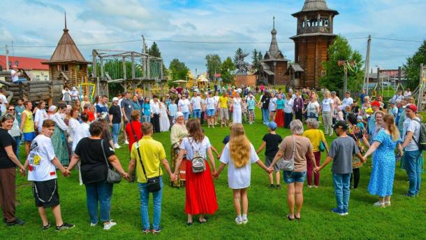 «Костёр» из крапивы и гадания: в Большеречье отпразднуют день Ивана Купалы