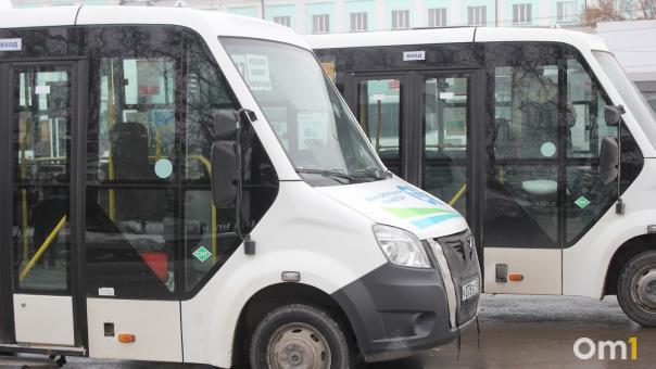 В Омске на Богдана Хмельницкого столкнулись две маршрутки с пассажирами