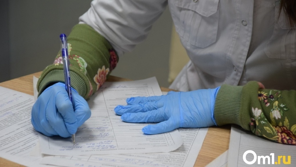Суточная заболеваемость коронавирусом в Омской области упала ниже 500