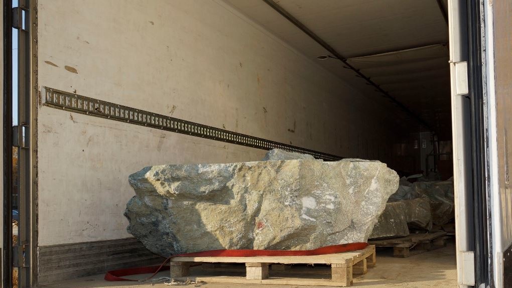 Контрабанда нефрита на 6 миллионов рублей: минерал пытались вывезти в Казахстан из Омска