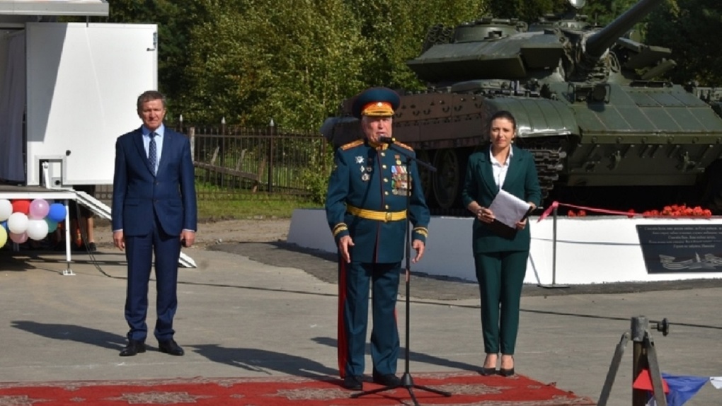 Мемориальный комплекс в селе Знаменское пополнился новым памятником — танком Т-55