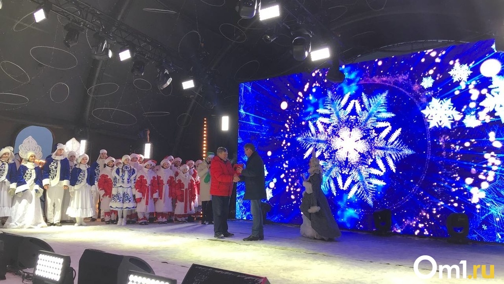 Новосибирск передал символ «Новогодней столицы России» Суздалю