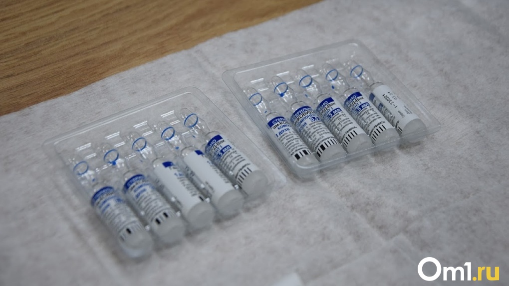 Прививки от коронавируса поставили уже более 165 тысяч омичей