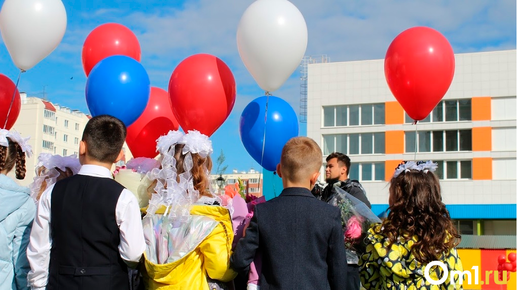 Из-за коронавируса линейки 1 сентября в омских школах пройдут на свежем воздухе