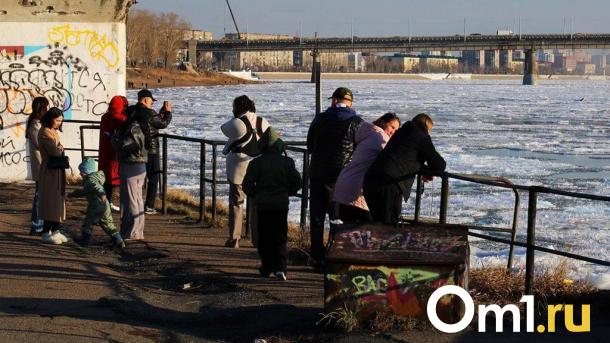«Каждый год одно и то же»: на омской набережной вновь разрушился тротуар
