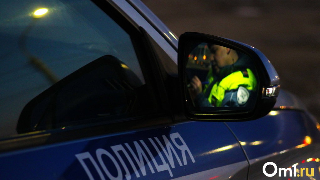 В Омске у метромоста водитель «Тойоты» сбил регулировщика