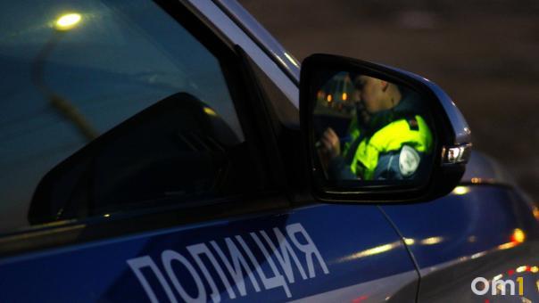 В Омске у метромоста водитель «Тойоты» сбил регулировщика