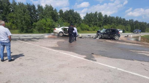 Семь человек погибли на трассе К-17: после лобового удара выжила только девочка