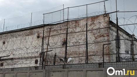 Мебель в омские школы сделают осуждённые. Сколько им заплатят?