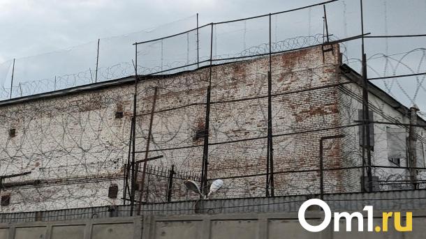 Мебель в омские школы сделают осуждённые. Сколько им заплатят?