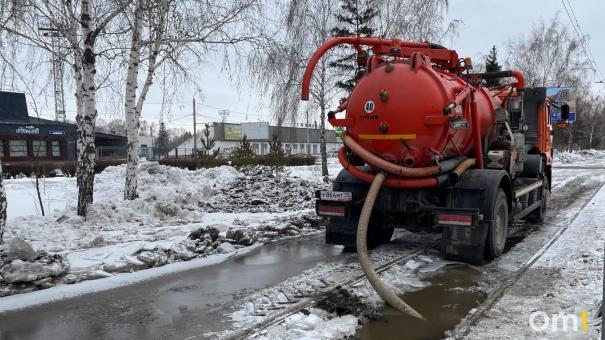 В омском снеге накопилось слишком большое количество воды