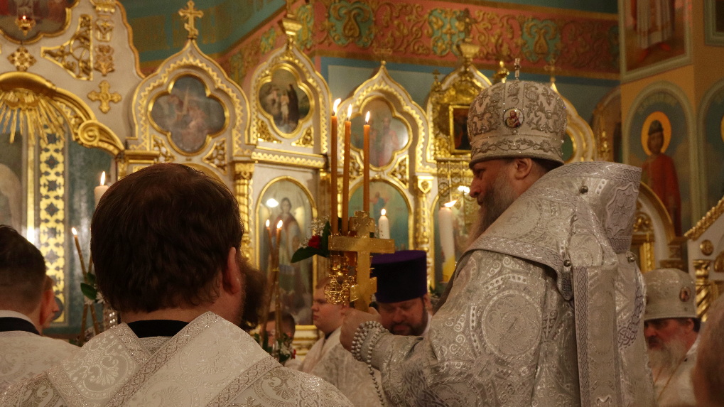 В Новосибирске прошло богослужение в честь Пасхи: репортаж из кафедрального собора. ФОТО