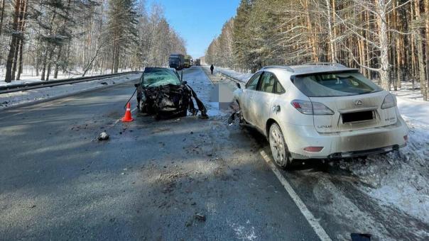 Стало известно, кто погиб в лобовом столкновении с Lexus под Новосибирском