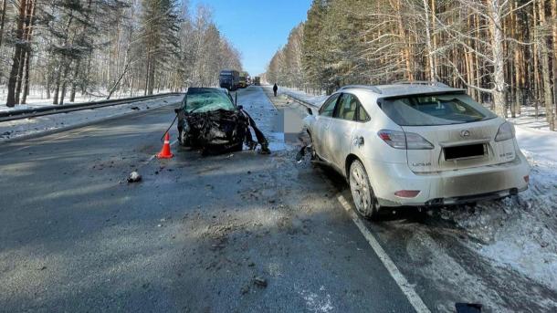 Стало известно, кто погиб в лобовом столкновении с Lexus под Новосибирском