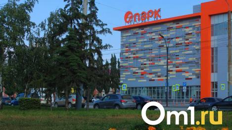 Владельцы ТЦ «Парк» в парке 30-летия ВЛКСМ задолжали за аренду почти два миллиона рублей
