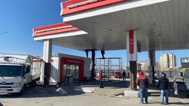 Приставы добились того, что автозаправку на Конева всё-таки снесли