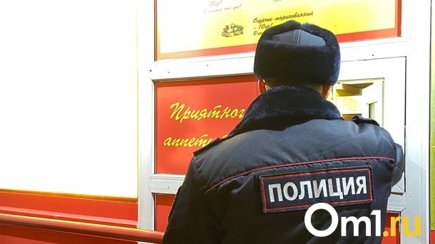 В Омске два сотрудника полиции вынесли из склада вещдоков алкоголь и сигареты