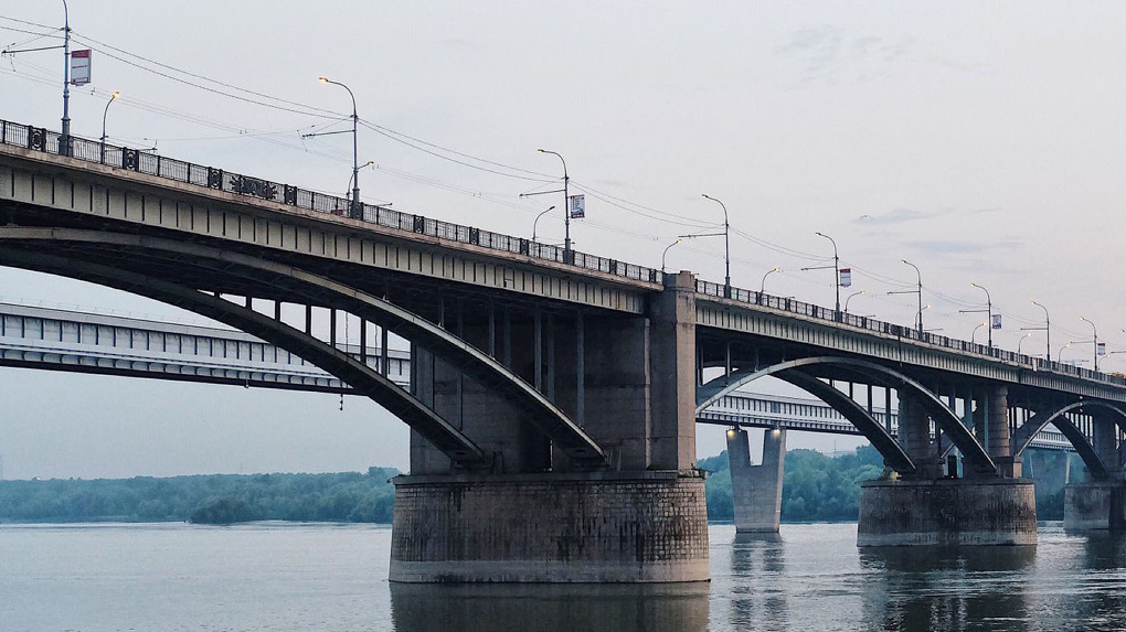 В Новосибирске за 205 млн рублей отремонтируют теплосети Октябрьского моста