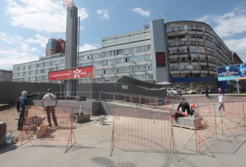 В Новосибирске завершили благоустройство территории вокруг стелы к 45-летию Победы