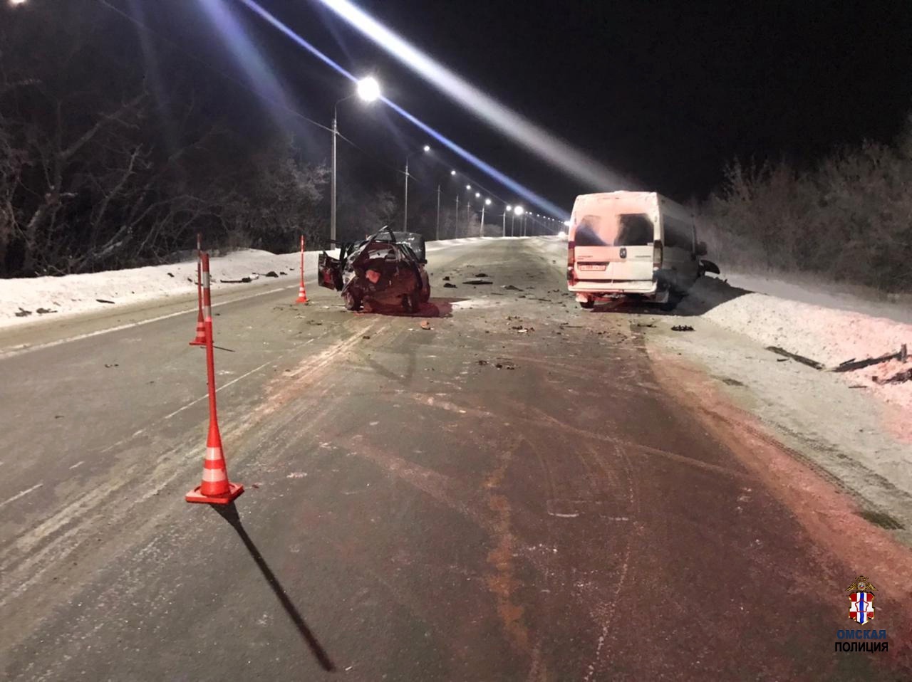 На Красноярском тракте водитель легкового автомобиля врезался в маршрутку и  сбежал | 14.02.2022 | Омск - БезФормата