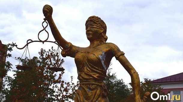 В Омске будут судить отца-тирана за избиение дочери кочергой