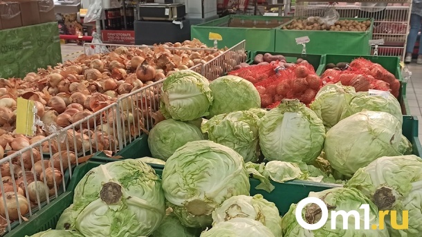 В Омске подешевел репчатый лук, морковь, виноград и картофель
