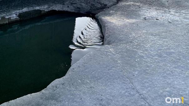 Вода подошла к домам: в посёлке под Омском серьёзная коммунальная авария