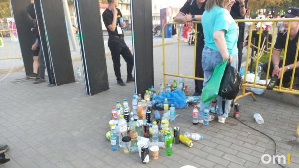 Омский парк заполонило мусором после концертов Хабиба и Гагариной