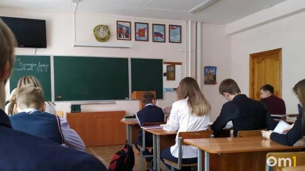 Учитель новосибирской гимназии получила выговор за задачи на украинском языке
