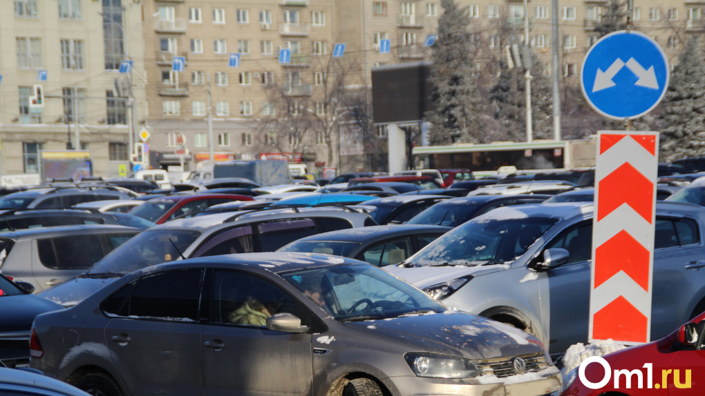 Весной на Красном проспекте в Новосибирске заработают 13 платных парковок