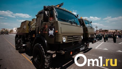 В центре Омска была замечена военная техника