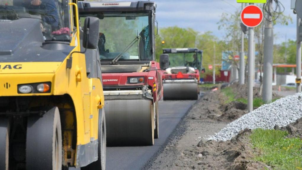 На ремонт дорог Омской области выделили почти 900 миллионов рублей