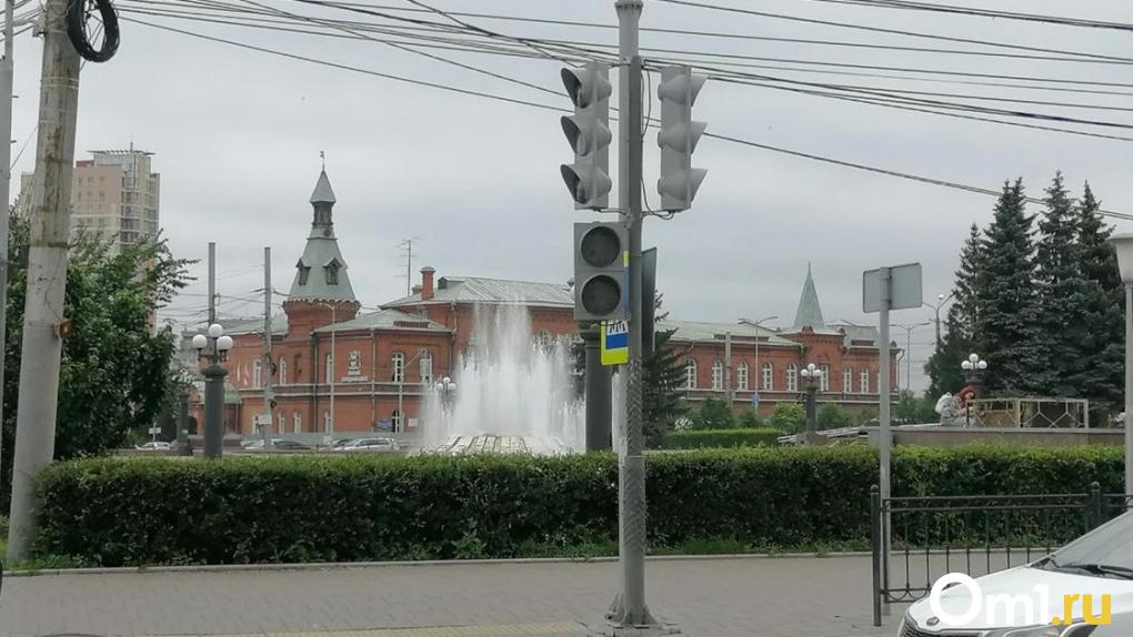 Неработающие светофоры и мрачные переходы: последствия мощного ливня в Омске