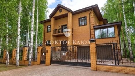 Особняк с позолоченными стенами и спа продают в Новосибирске за 60 млн рублей. ФОТО