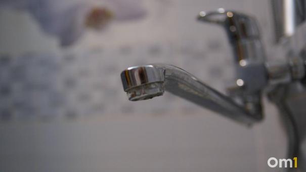 В Омске почти на сутки отключат холодную воду на нескольких улицах