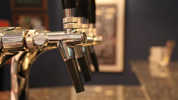 Работу «наливаек» могут максимально ограничить в Новосибирске