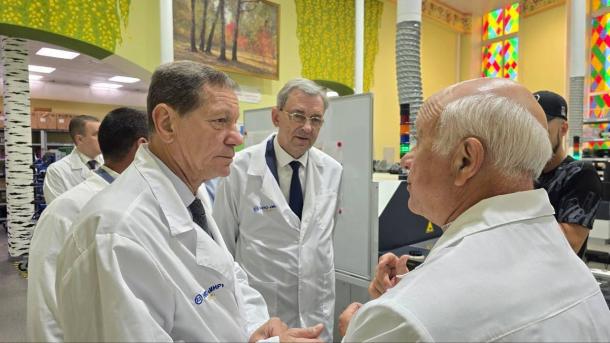 Александр Артёмов показал вице-спикеру Госдумы Жукову омское НПО «МИР»