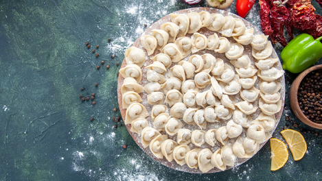 «Лепим пельмени»: губернатор Новосибирской области рассказал о главной новогодней традиции своей семьи