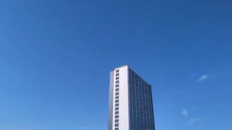 На площади Маркса в Новосибирске начали благоустраивать территорию возле отеля «Турист»
