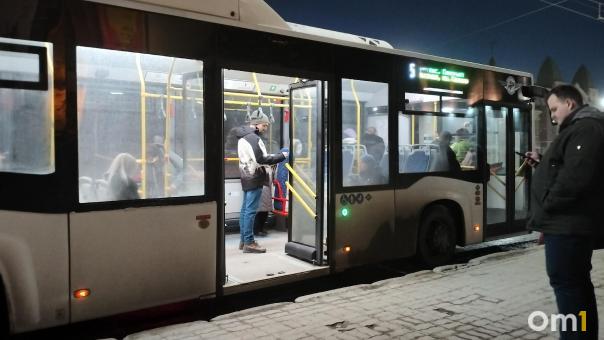 В Омске за два месяца поймали 237 «зайцев» в автобусах