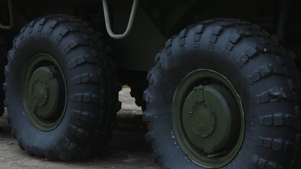 В Омске заметили большую колонну военных машин